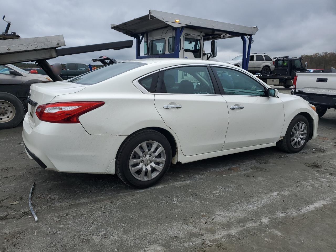2016 Nissan Altima VIN 1N4AL3AP5GN349604 Copart auction photo, rear end / minor dent/scratches damage thumbnail 3