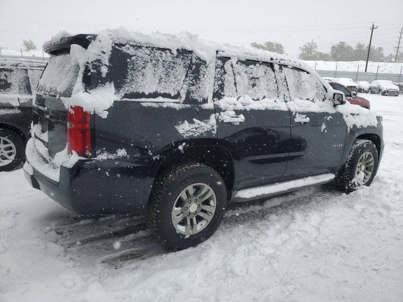 2015 Chevrolet Tahoe VIN 1GNSKBKC1FR600978 Copart auction photo, front end / side damage thumbnail 3