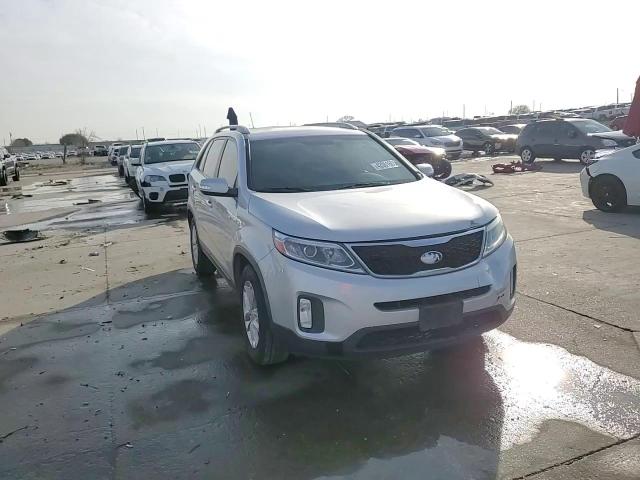 2014 KIA Sorento VIN 5XYKT3A6XEG438966 Copart auction photo, front end / minor dent/scratches damage thumbnail 14