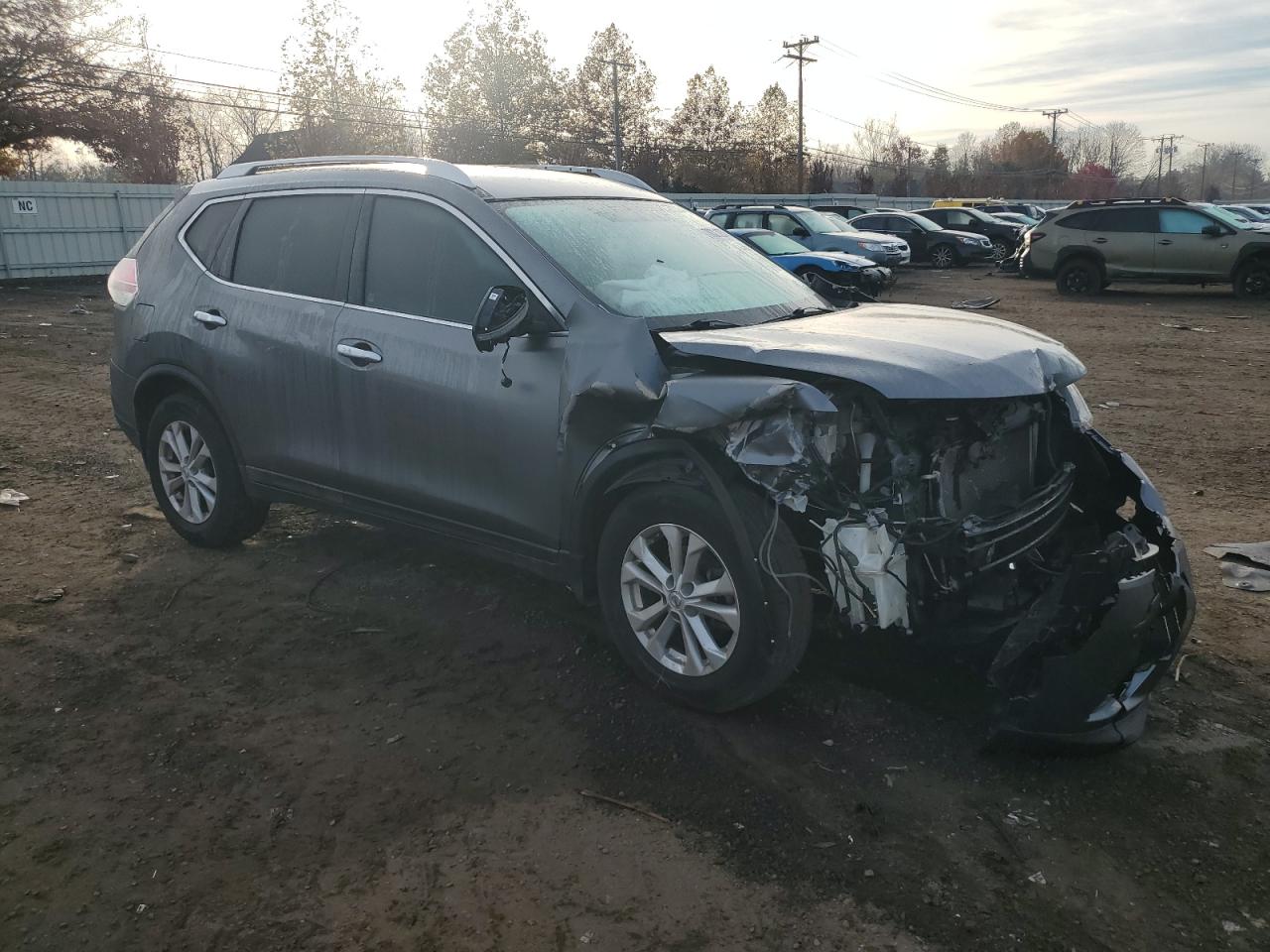 2015 Nissan Rogue VIN KNMAT2MT0FP543991 Copart auction photo, front end / minor dent/scratches damage thumbnail 4