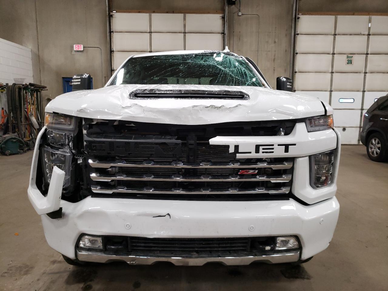 2022 Chevrolet Silverado VIN 1GC4YPEY1NF303777 Copart auction photo, all over damage thumbnail 5