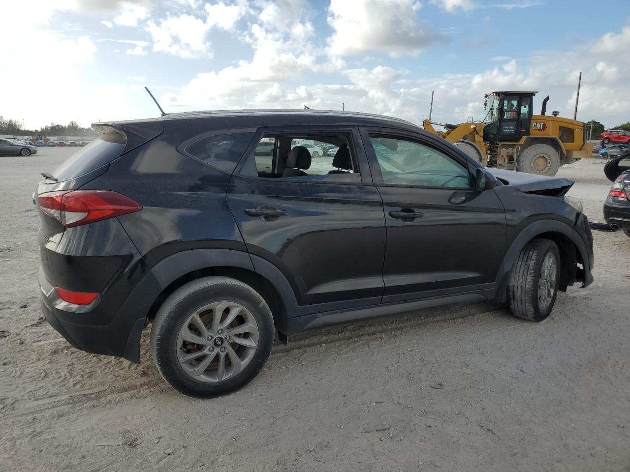 2016 Hyundai Tucson VIN KM8J33A41GU233611 Copart auction photo, front end / minor dent/scratches damage thumbnail 3