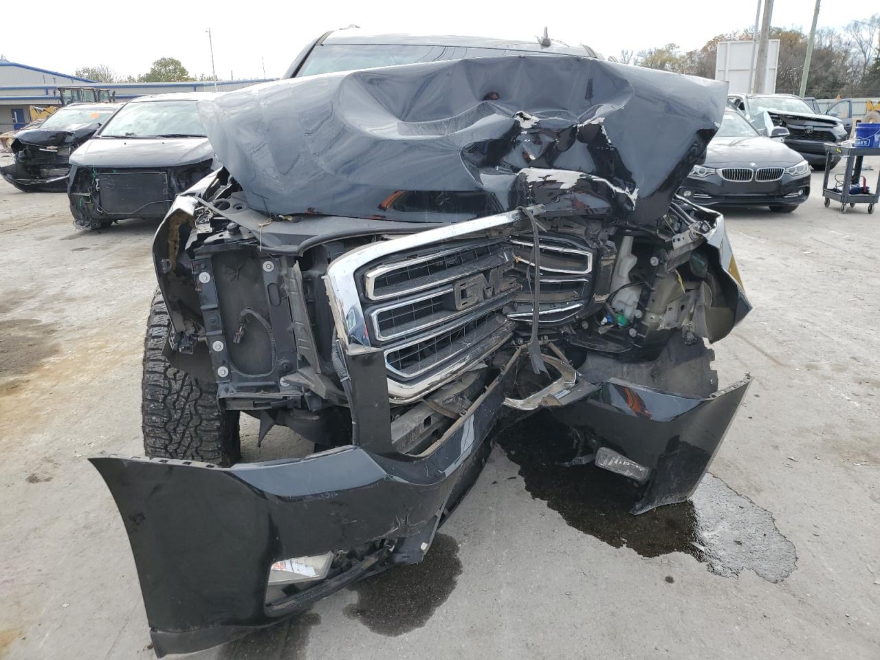 2018 GMC Yukon VIN 1GKS1GKC0JR382697 Copart auction photo, front end / top/roof damage thumbnail 5