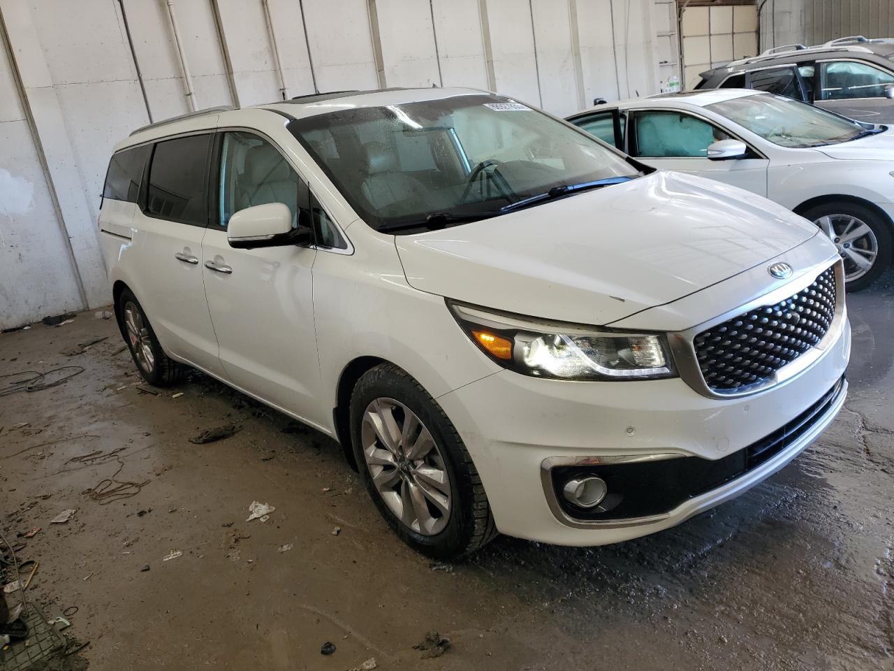 2015 KIA Sedona VIN KNDME5C15F6045221 Copart auction photo, rear end / minor dent/scratches damage thumbnail 4