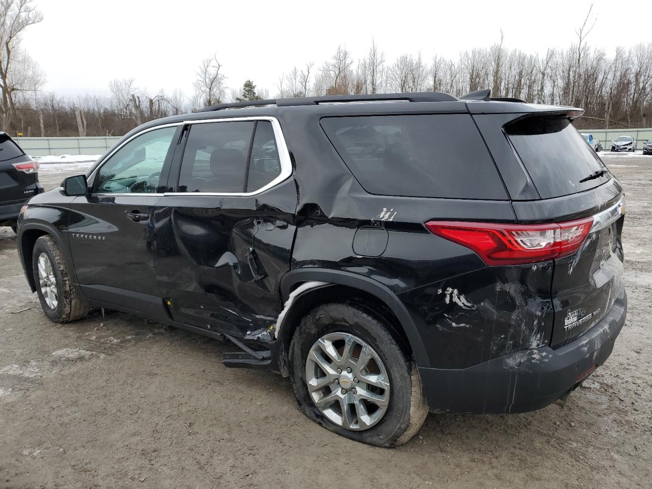 2019 Chevrolet Traverse VIN 1GNEVGKW9KJ116318 Copart auction photo, side / rear end damage thumbnail 2
