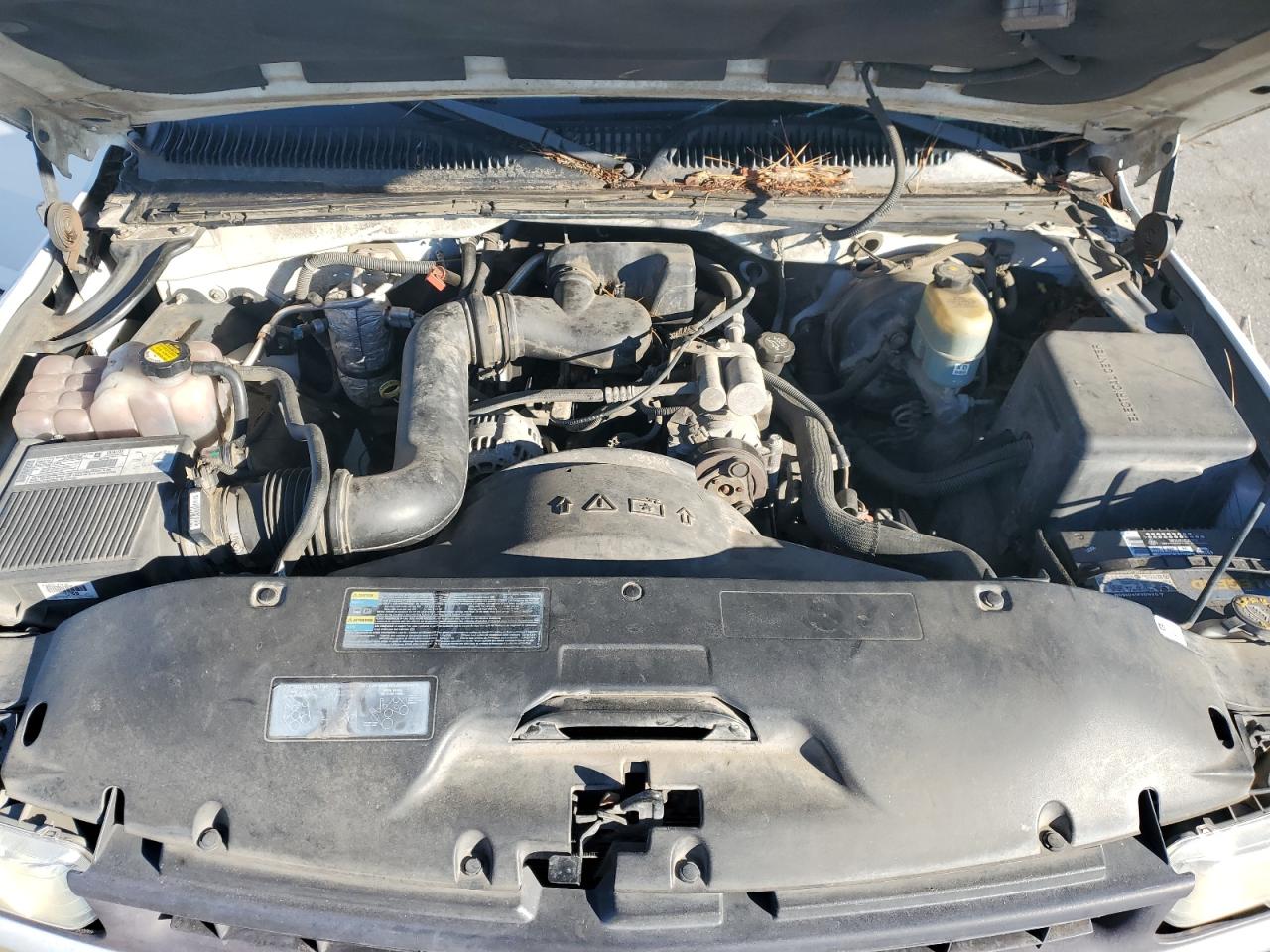 2002 Chevrolet Silverado VIN 1GCEC14X32Z108069 Copart auction photo, side / front end damage thumbnail 11