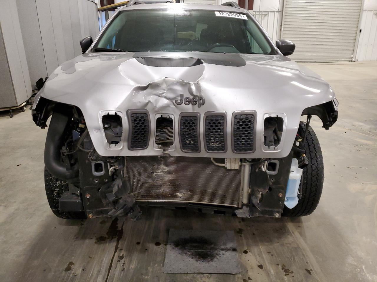 2019 Jeep Cherokee VIN 1C4PJMBX8KD372162 Copart auction photo, front end damage thumbnail 5