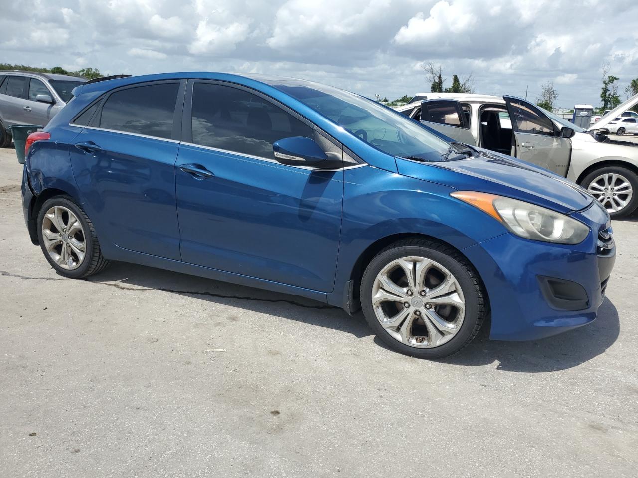 2015 Hyundai Elantra VIN KMHD35LH8FU240319 Copart auction photo, side / rear end damage thumbnail 4