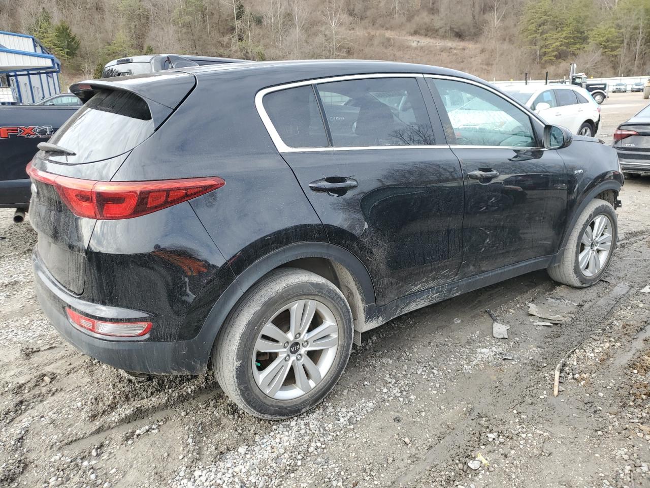 2017 KIA Sportage VIN KNDPMCACXH7258378 Copart auction photo, front end damage thumbnail 3