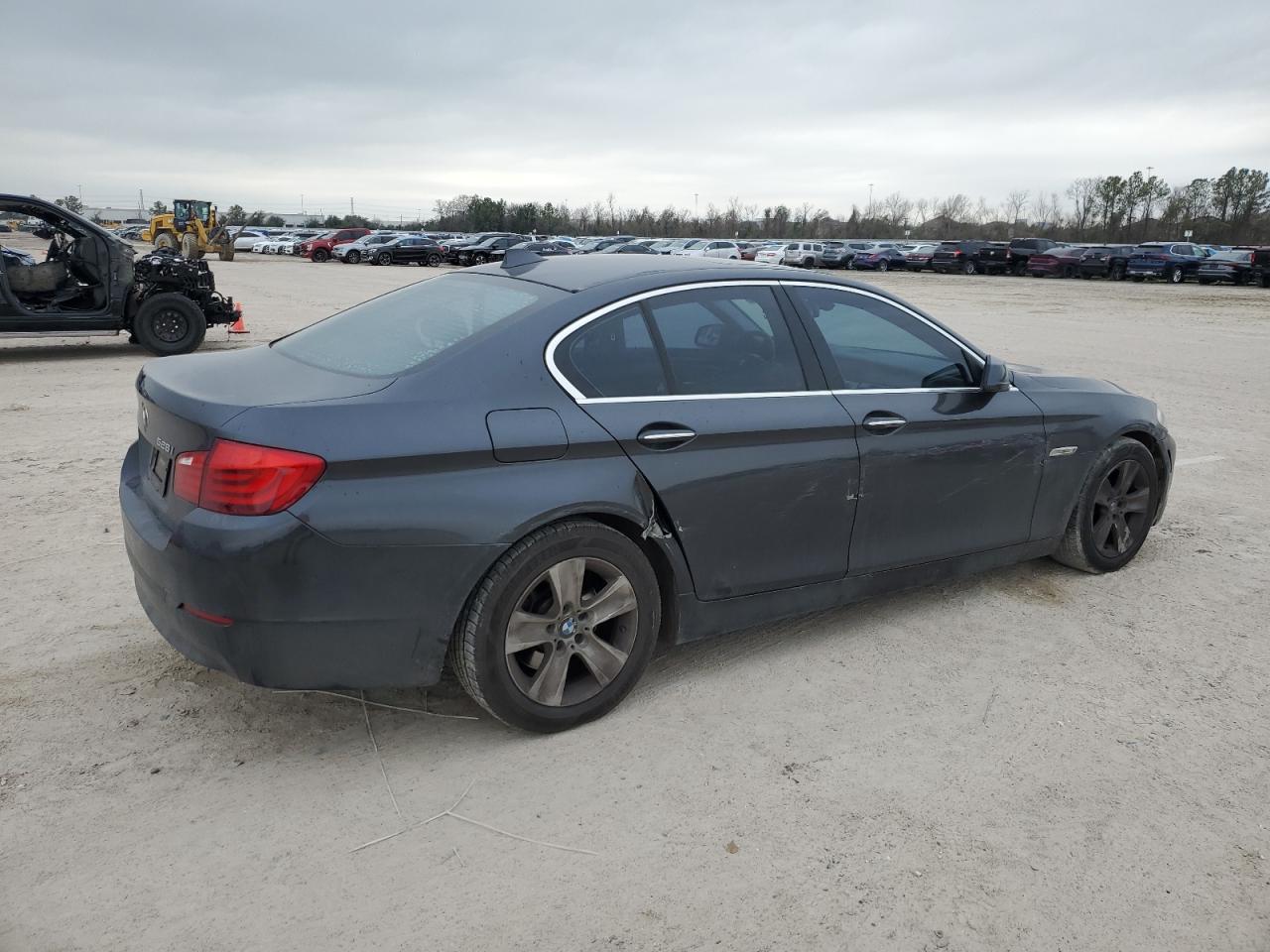 2011 BMW 5er VIN WBAFR1C55BC748660 Copart auction photo, side / minor dent/scratches damage thumbnail 3