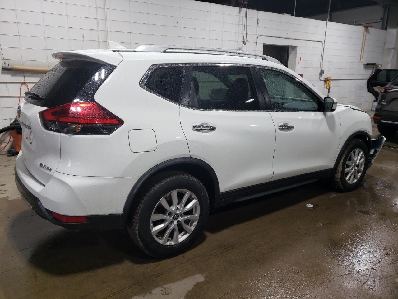 2017 Nissan Rogue VIN KNMAT2MV0HP606303 Copart auction photo, front end damage thumbnail 3