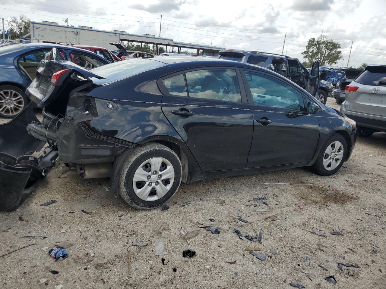 2017 KIA Forte VIN 3KPFK4A77HE054373 Copart auction photo, rear end damage thumbnail 3