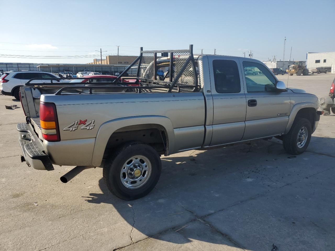 2001 Chevrolet Silverado VIN 1GCHK29U61E204093 Copart auction photo, side / rear end damage thumbnail 3