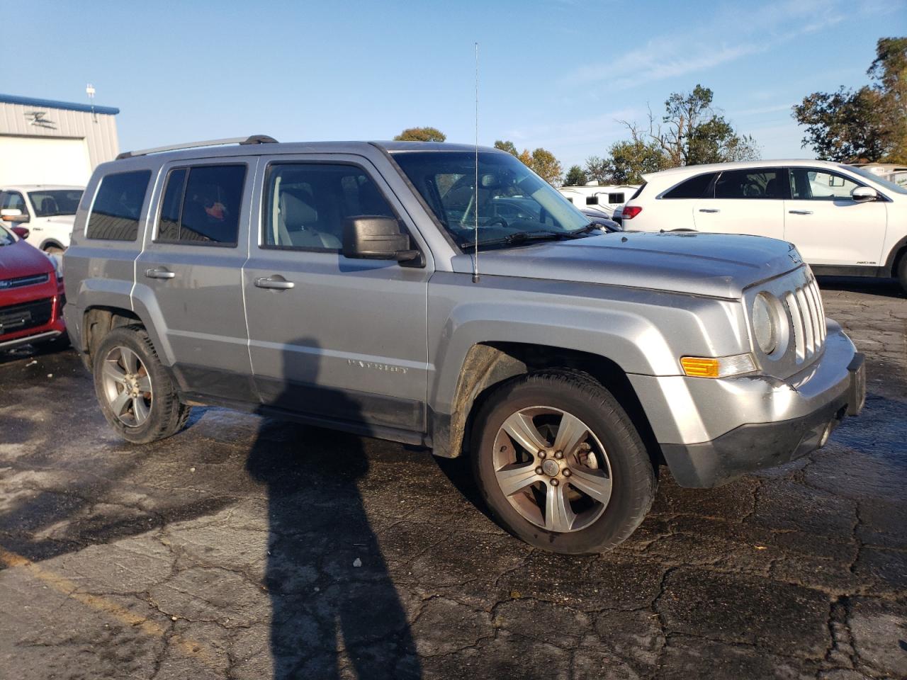 2016 Jeep Liberty (Patriot) VIN 1C4NJRFB8GD808969 Copart auction photo, front end / side damage thumbnail 4