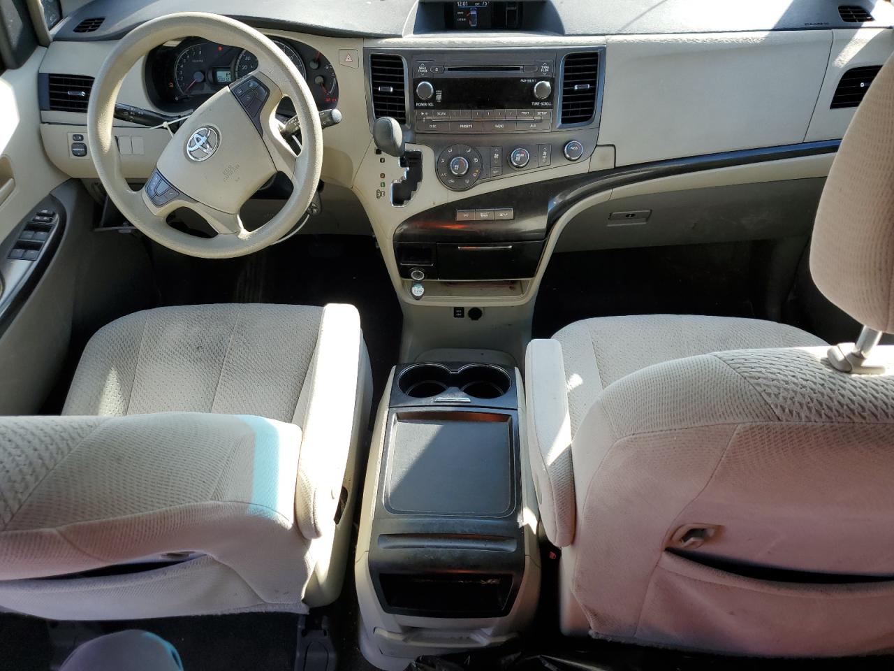 2011 Toyota Sienna VIN 5TDKK3DCXBS032155 Copart auction photo, front end / side damage thumbnail 8