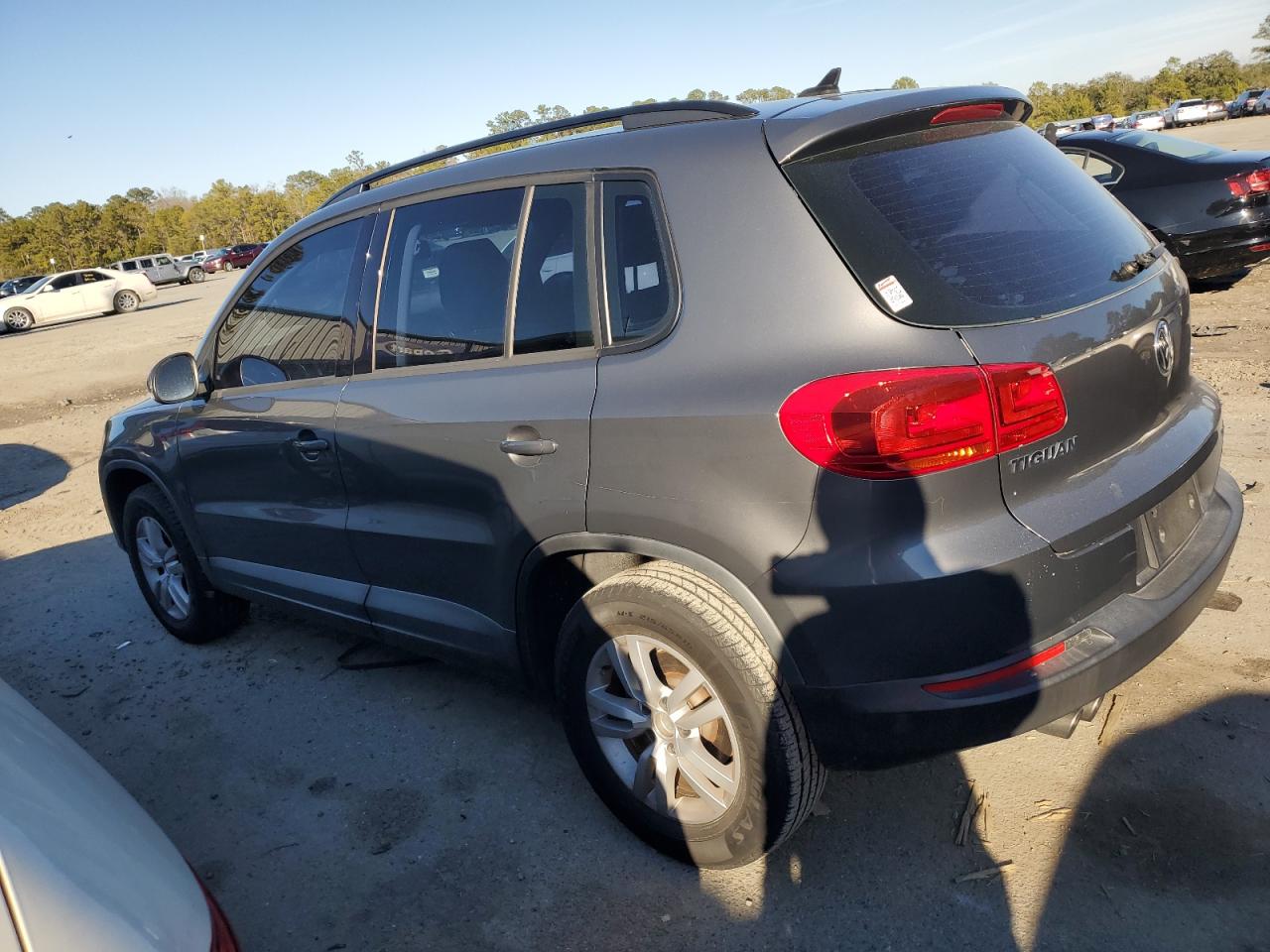 2015 Volkswagen Tiguan VIN WVGAV7AX5FW611413 Copart auction photo, normal wear damage thumbnail 2