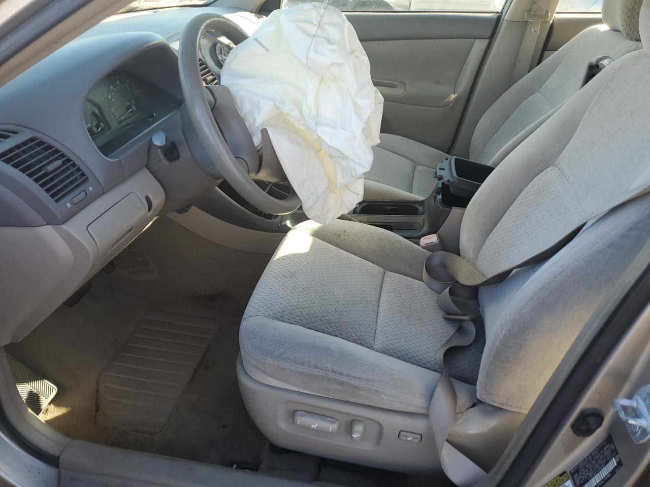2004 Toyota Camry VIN 4T1BE32K44U820697 Copart auction photo, front end damage thumbnail 7