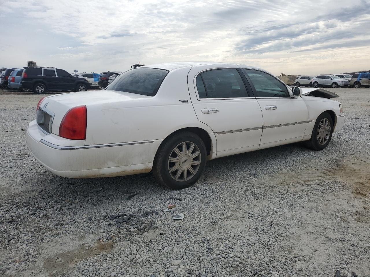 2009 Lincoln Town Car VIN 2LNHM82V49X633495 Copart auction photo, front end / mechanical damage thumbnail 3