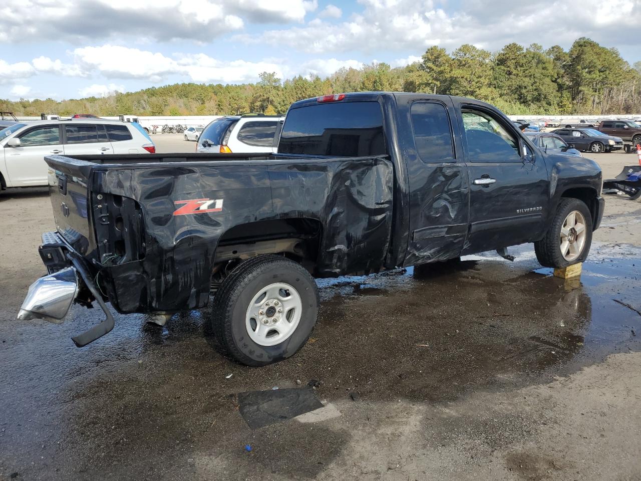 2011 Chevrolet Silverado VIN 1GCRCSE09BZ436850 Copart auction photo, all over damage thumbnail 3