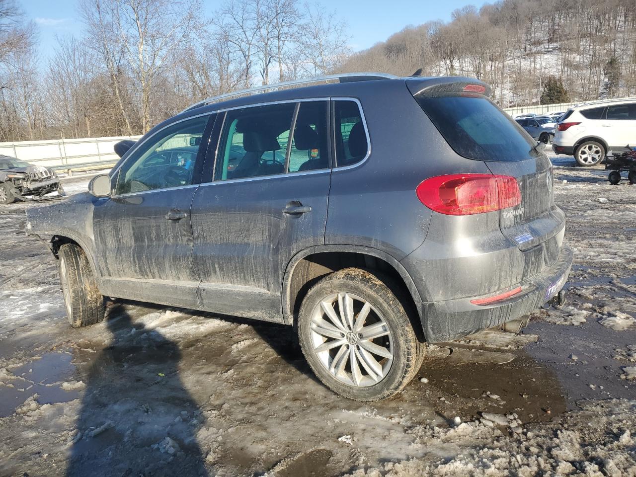 2015 Volkswagen Tiguan VIN WVGBV7AX6FW545751 Copart auction photo, front end damage thumbnail 2