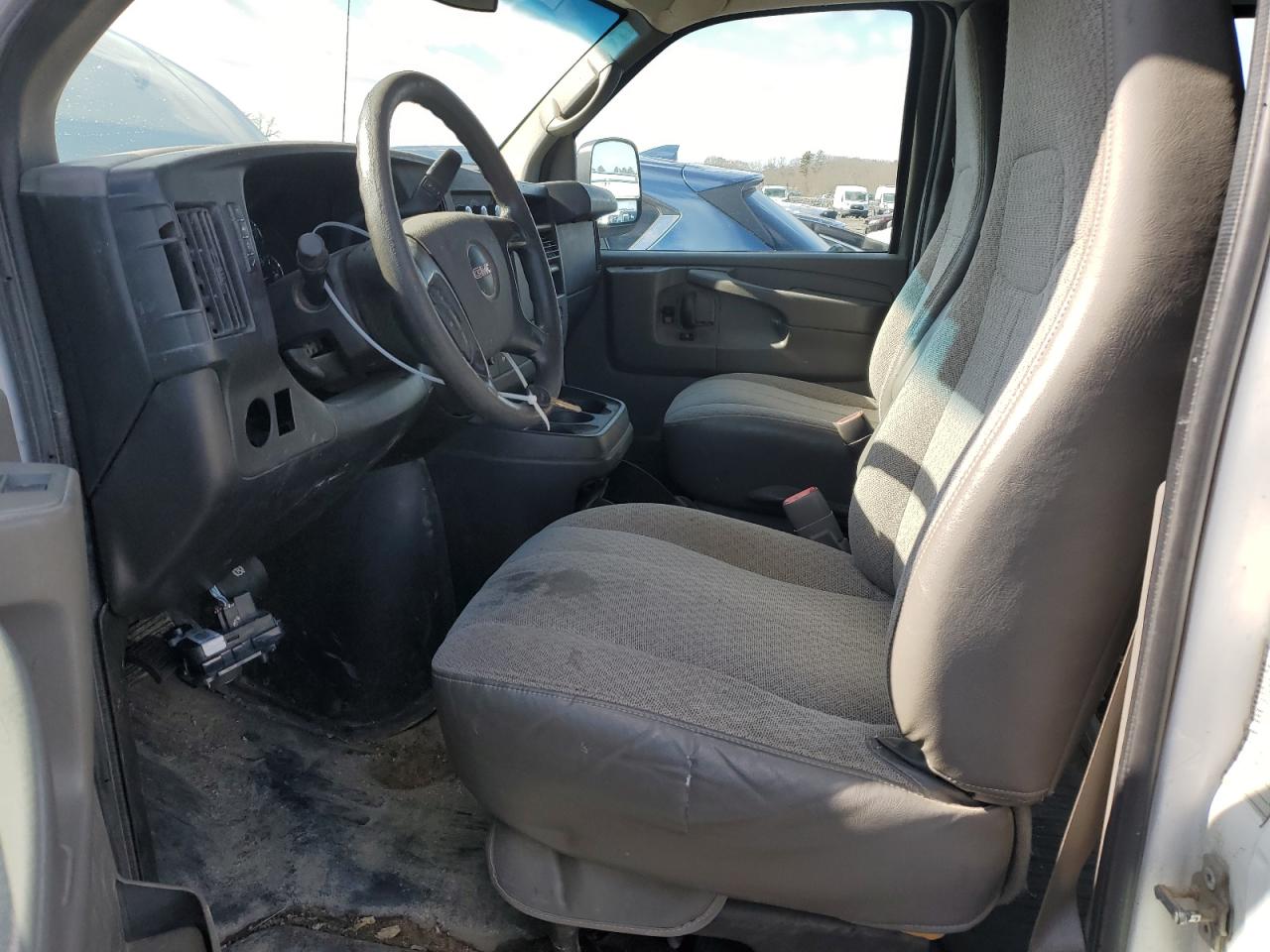 2014 GMC Savana VIN 1GTW7FCA0E1904672 Copart auction photo, side damage thumbnail 7