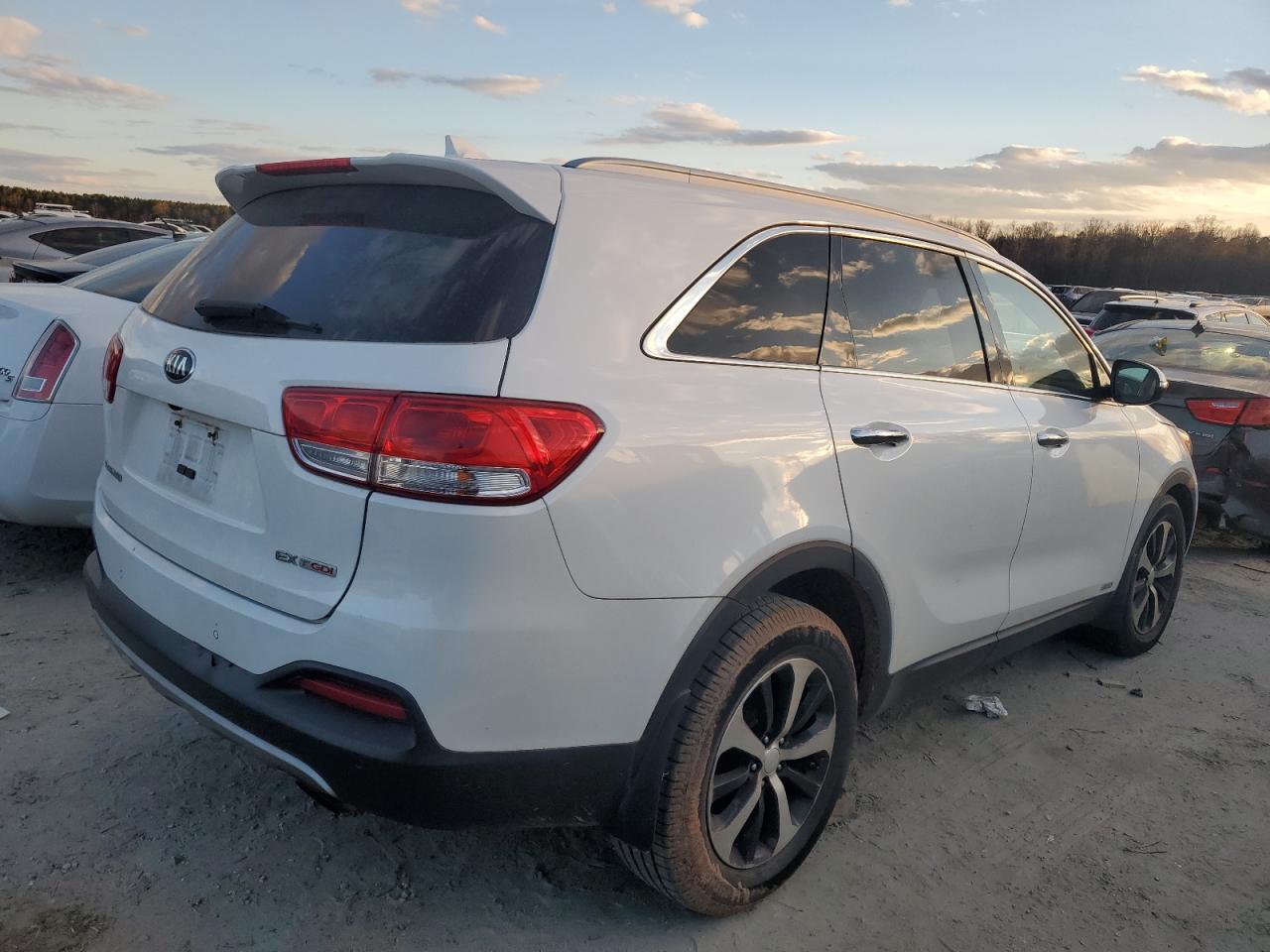 2016 KIA Sorento VIN 5XYPHDA11GG049024 Copart auction photo, front end damage thumbnail 3
