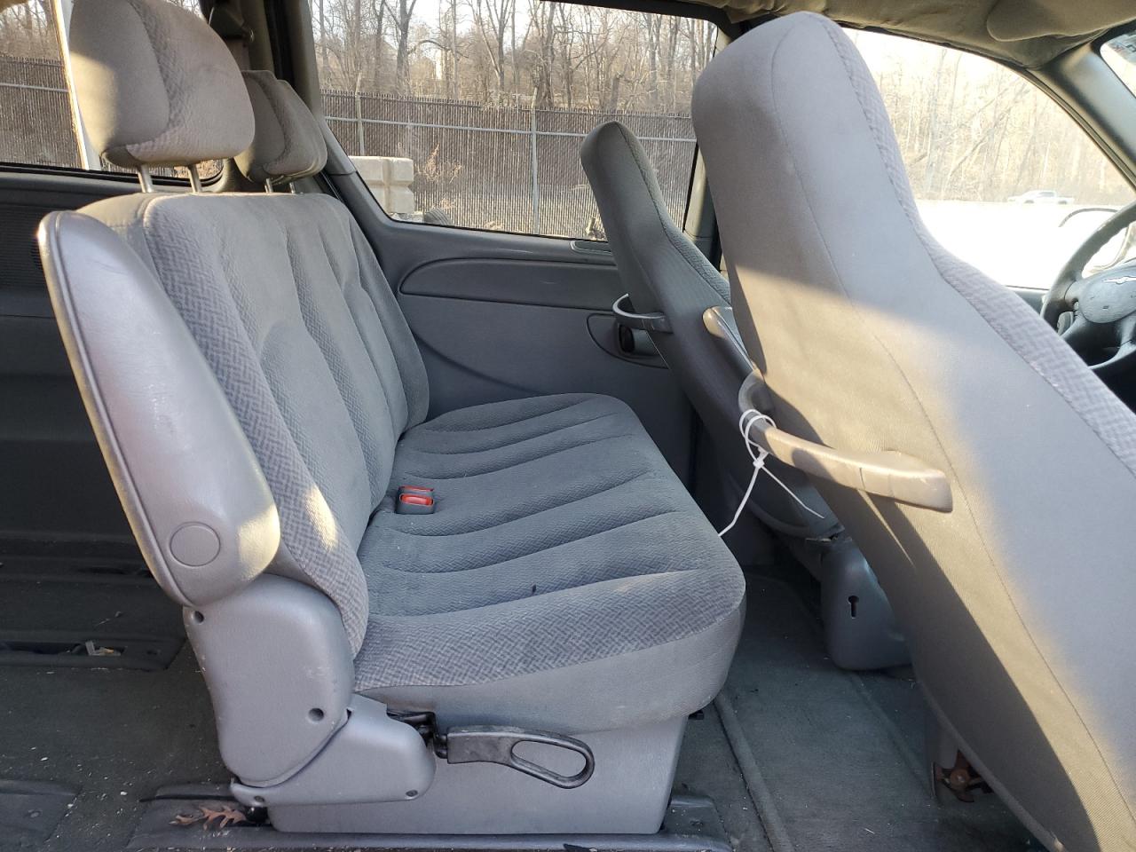 2005 Chrysler Town & Country VIN 1C4GP45R15B160845 Copart auction photo, front end / mechanical damage thumbnail 12