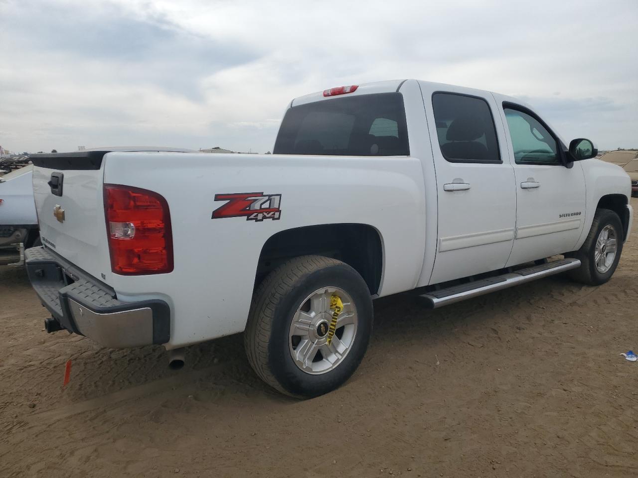 2013 Chevrolet Silverado VIN 3GCPKSE72DG119339 Copart auction photo, front end damage thumbnail 3