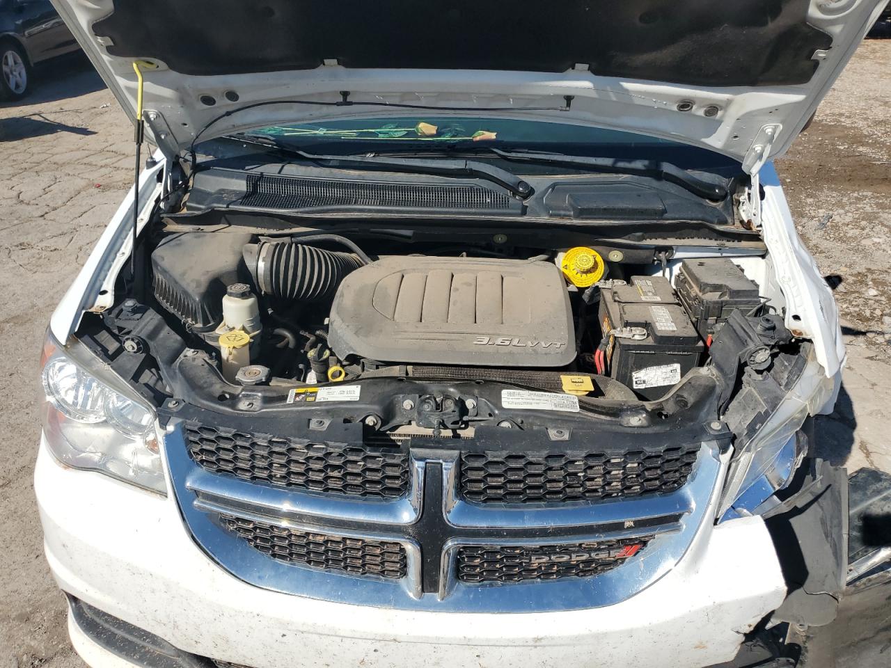 2015 Dodge Caravan VIN 2C4RDGBG3FR718719 Copart auction photo, front end / minor dent/scratches damage thumbnail 13