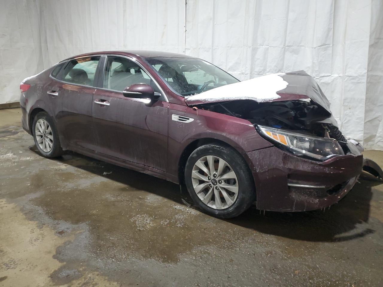 2018 KIA Optima VIN 5XXGT4L36JG272409 Copart auction photo, front end / minor dent/scratches damage thumbnail 4