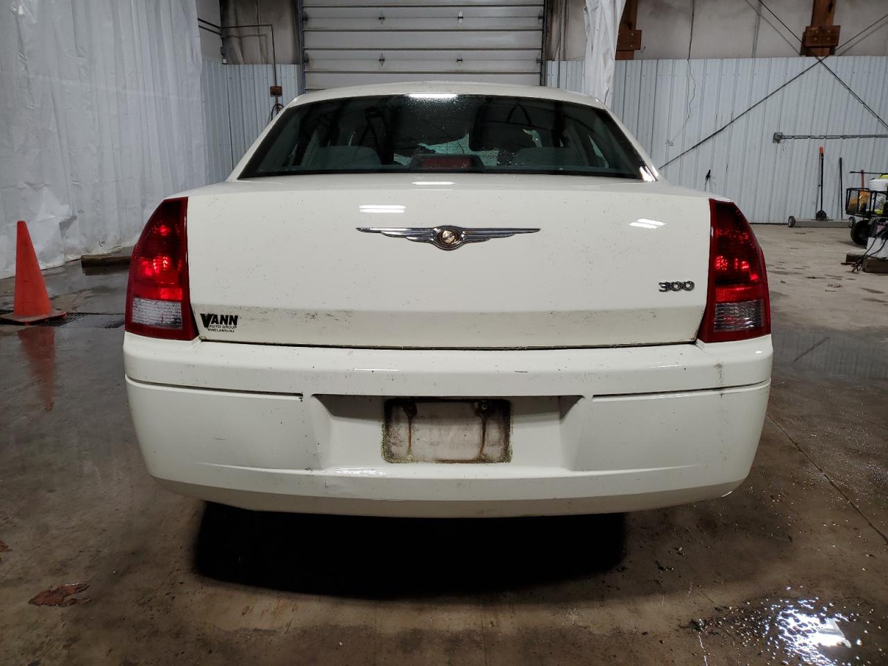 2007 Chrysler 300 VIN 2C3LA43R87H889376 Copart auction photo, top/roof / front end damage thumbnail 6