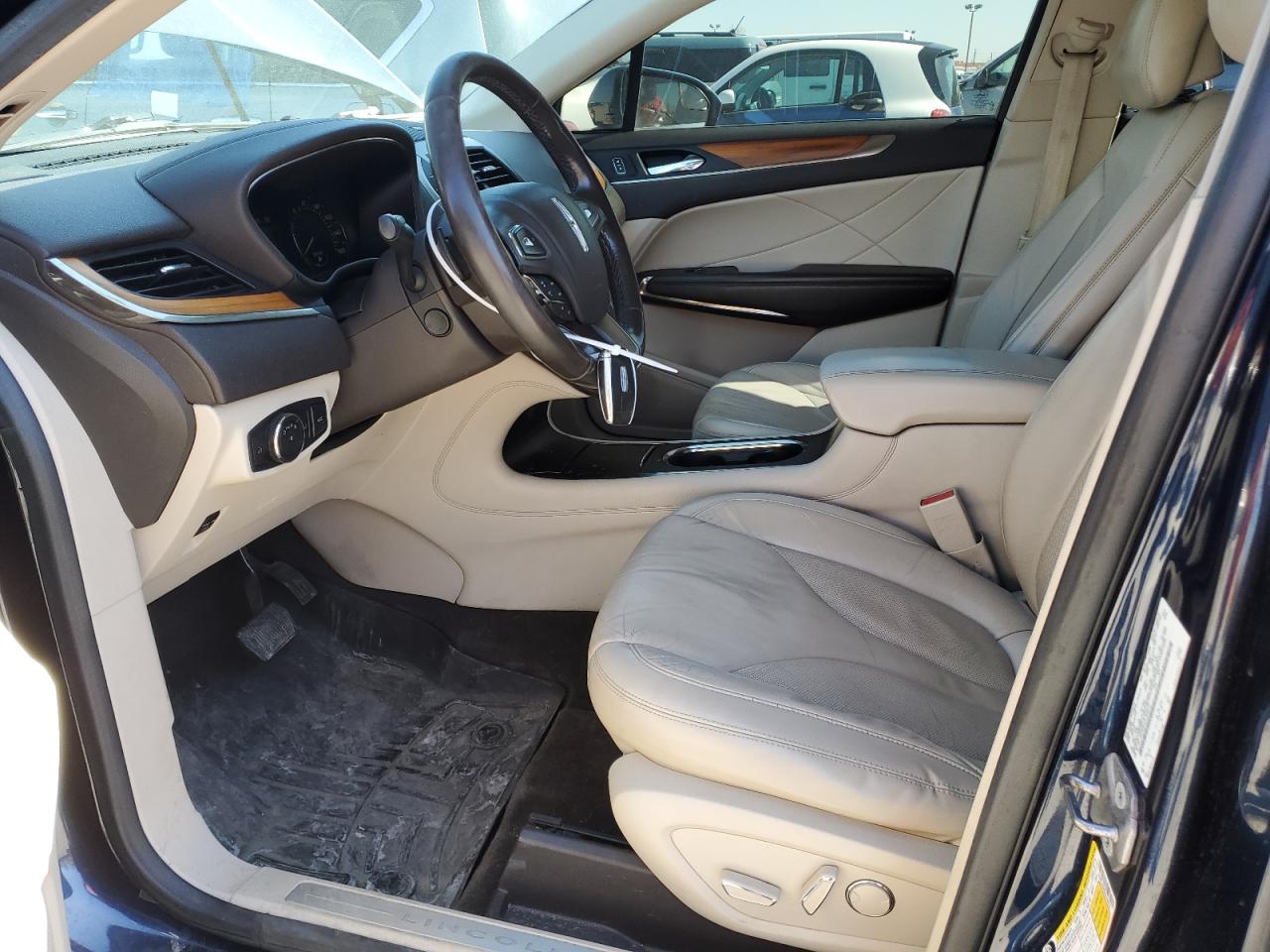 2017 Lincoln MKC VIN 5LMCJ2D99HUL00633 Copart auction photo, front end / minor dent/scratches damage thumbnail 7