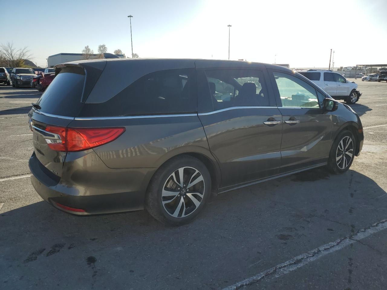 2018 Honda Odyssey VIN 5FNRL6H94JB075727 Copart auction photo, front end damage thumbnail 3