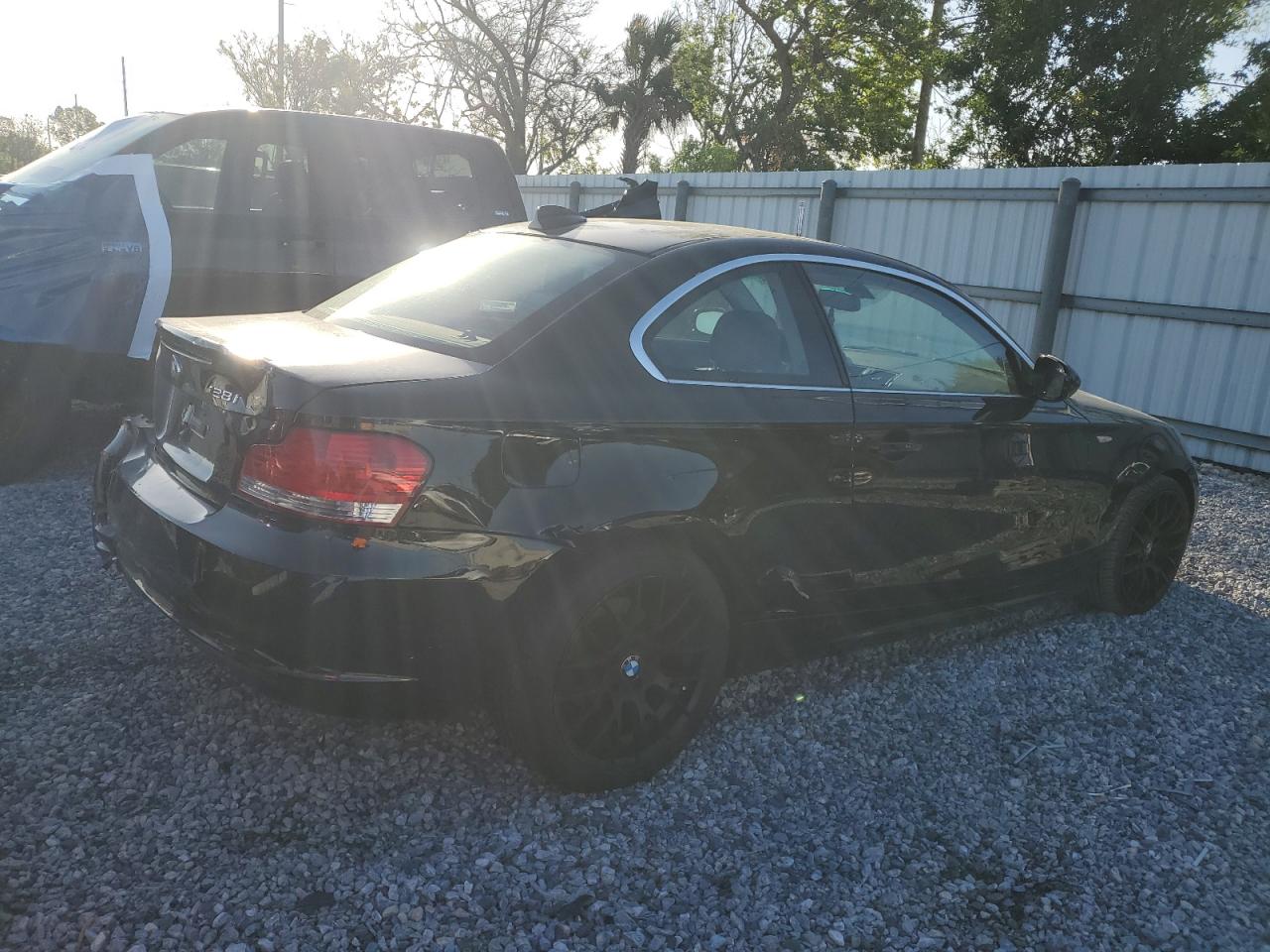 2011 BMW 1er VIN WBAUP7C54BVK78416 Copart auction photo, rear end / side damage thumbnail 3