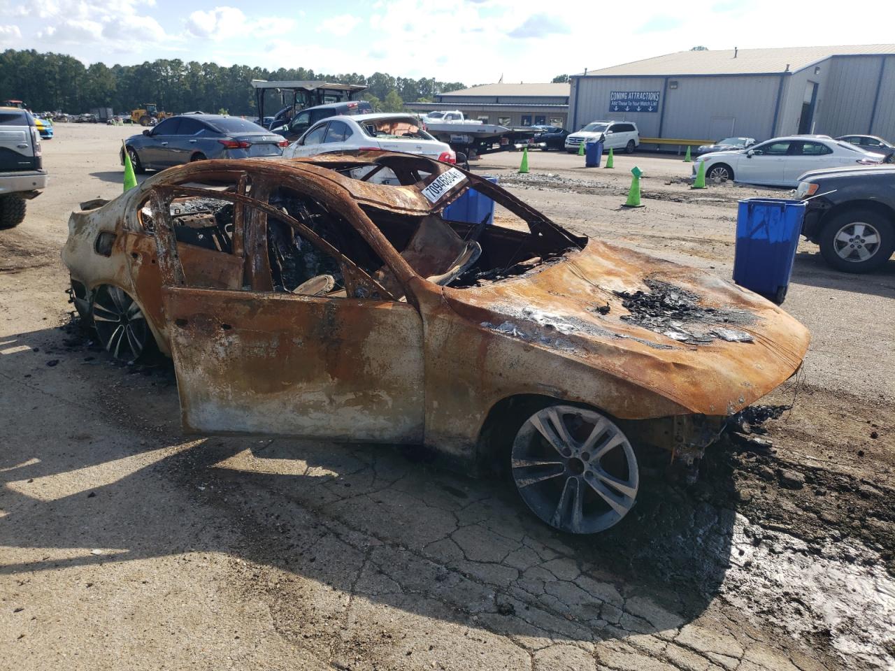2017 BMW 3er VIN WBA8B9G56HU09229 Copart auction photo, burn damage thumbnail 4