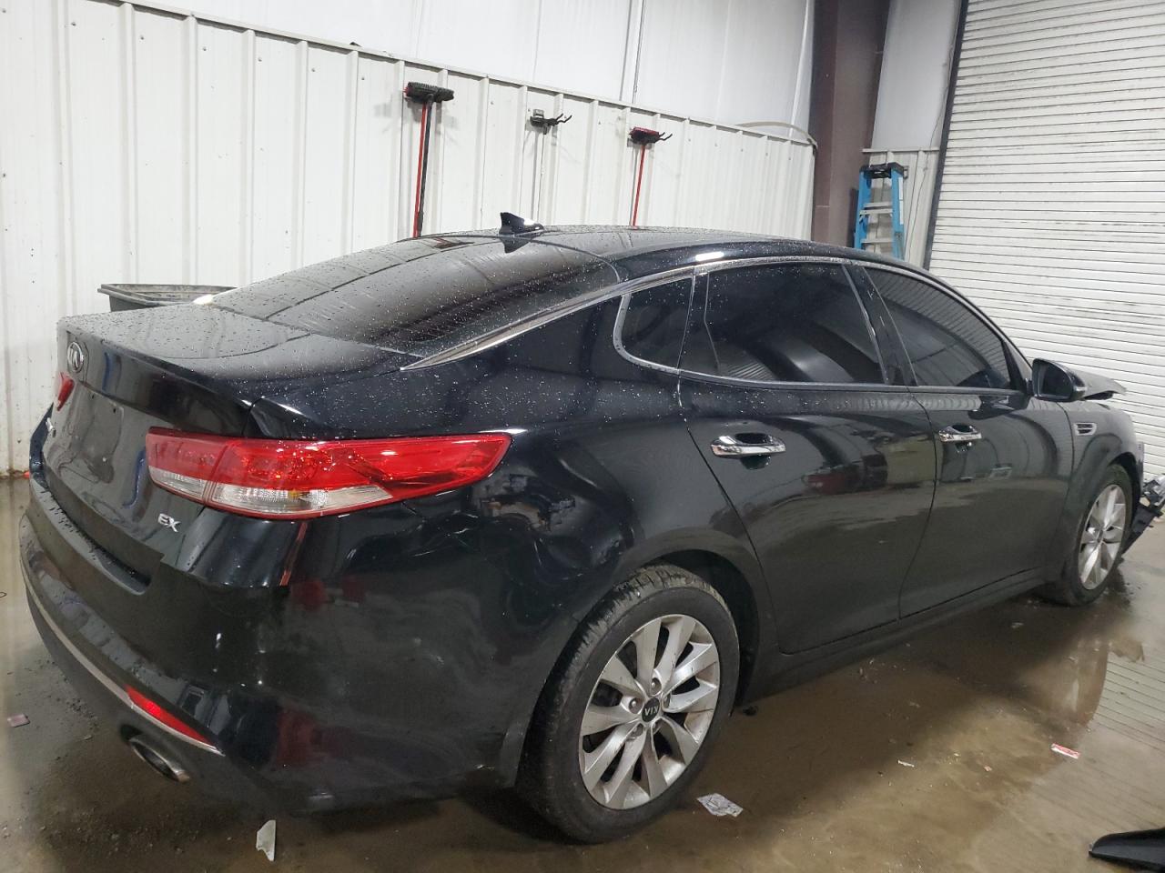 2017 KIA Optima VIN 5XXGU4L35HG157193 Copart auction photo, front end damage thumbnail 3