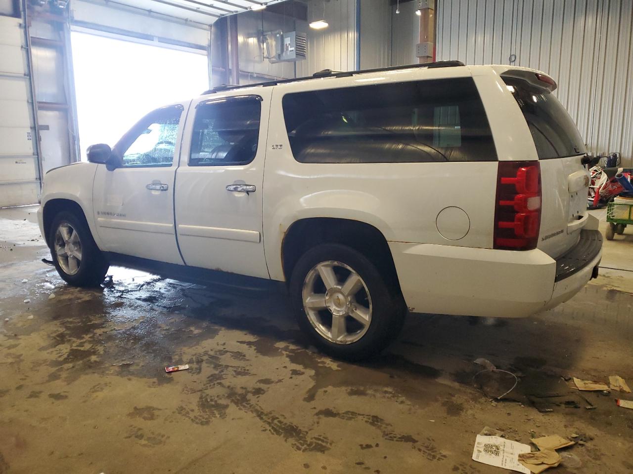 2007 Chevrolet Suburban VIN 1GNFK16337J313857 Copart auction photo, water/flood / front end damage thumbnail 2