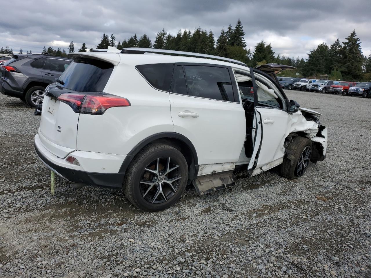 2016 Toyota RAV 4 VIN JTMJFREV6GJ072370 Copart auction photo, front end / side damage thumbnail 3