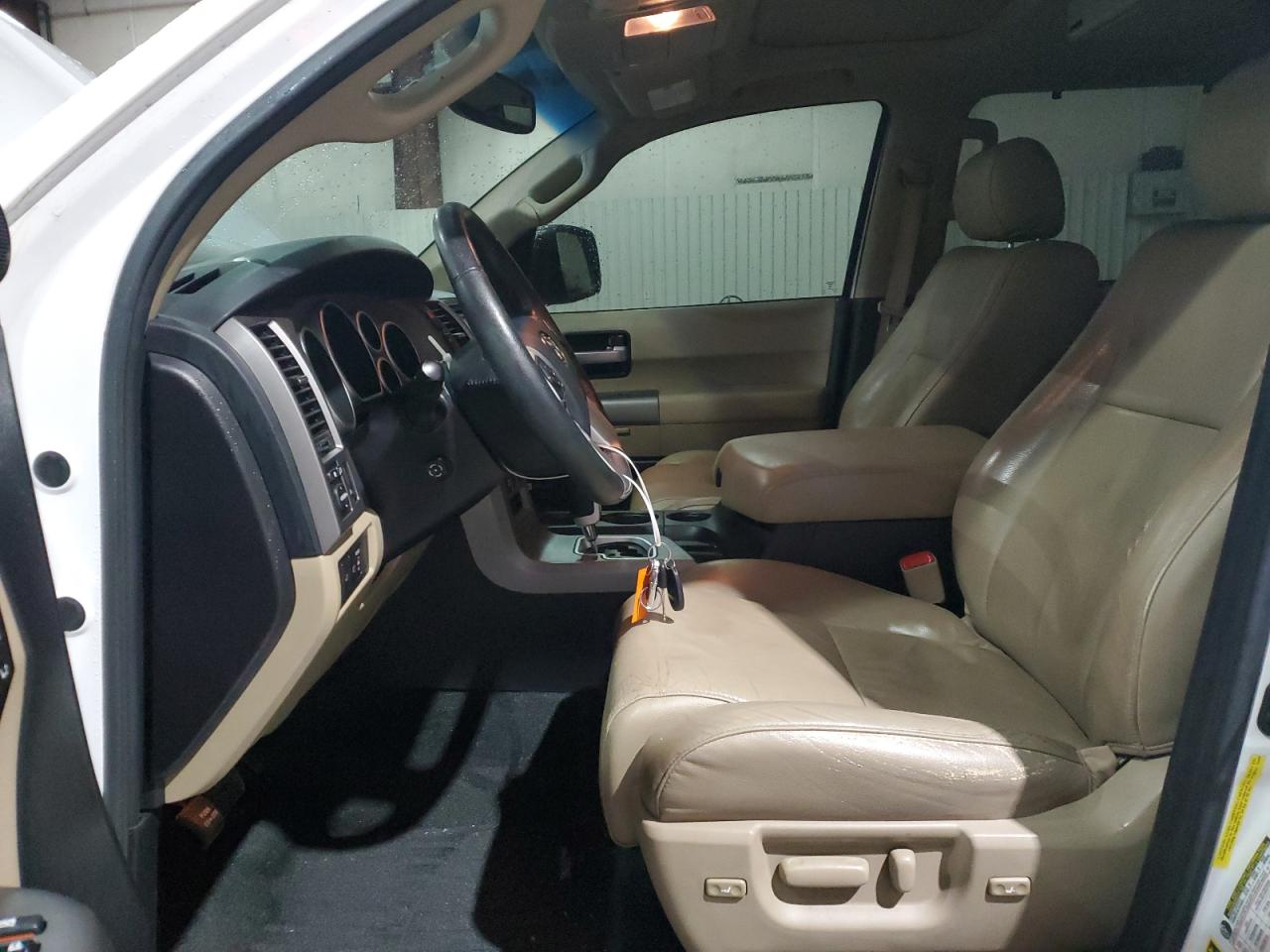 2016 Toyota Sequoia VIN 5TDKY5G15GS064703 Copart auction photo, front end / minor dent/scratches damage thumbnail 7