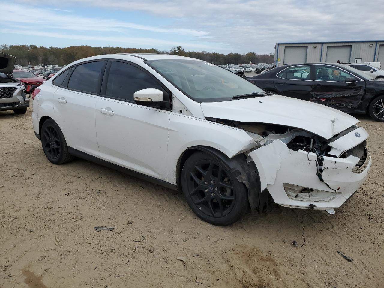 2015 Ford Focus VIN 1FADP3F23FL381962 Copart auction photo, front end / minor dent/scratches damage thumbnail 4
