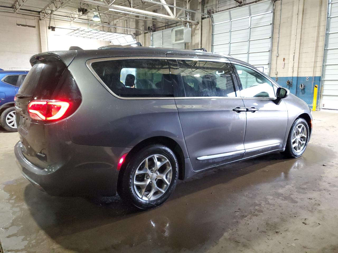 2019 Chrysler Pacifica VIN 2C4RC1GG9KR589792 Copart auction photo, front end / side damage thumbnail 3