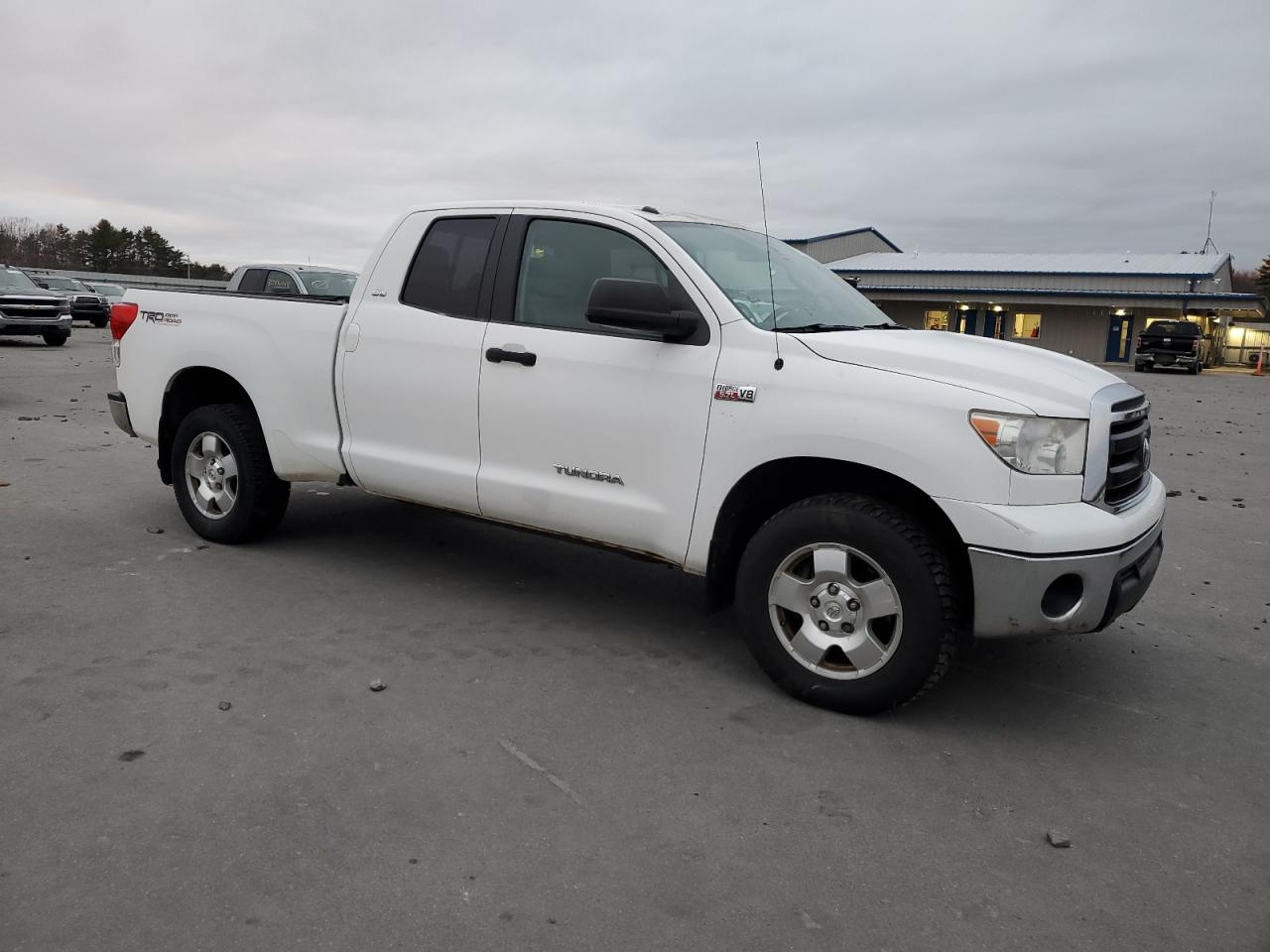 2011 Toyota Tundra VIN 5TFUY5F19BX186932 Copart auction photo, mechanical / minor dent/scratches damage thumbnail 4