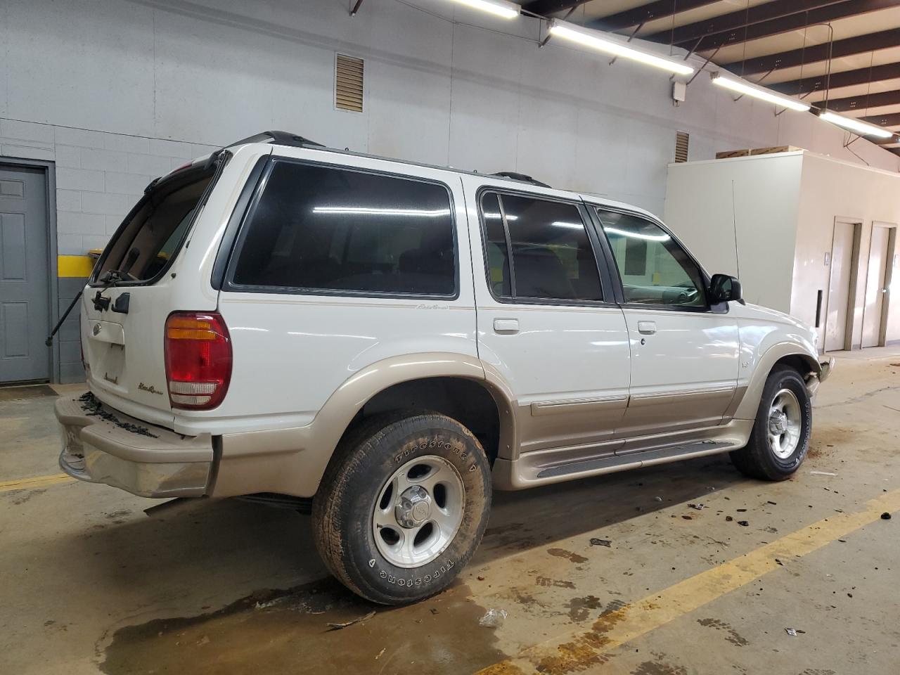 1998 Ford Explorer VIN 1FMZU32P2WZC01373 Copart auction photo, all over / undercarriage damage thumbnail 3