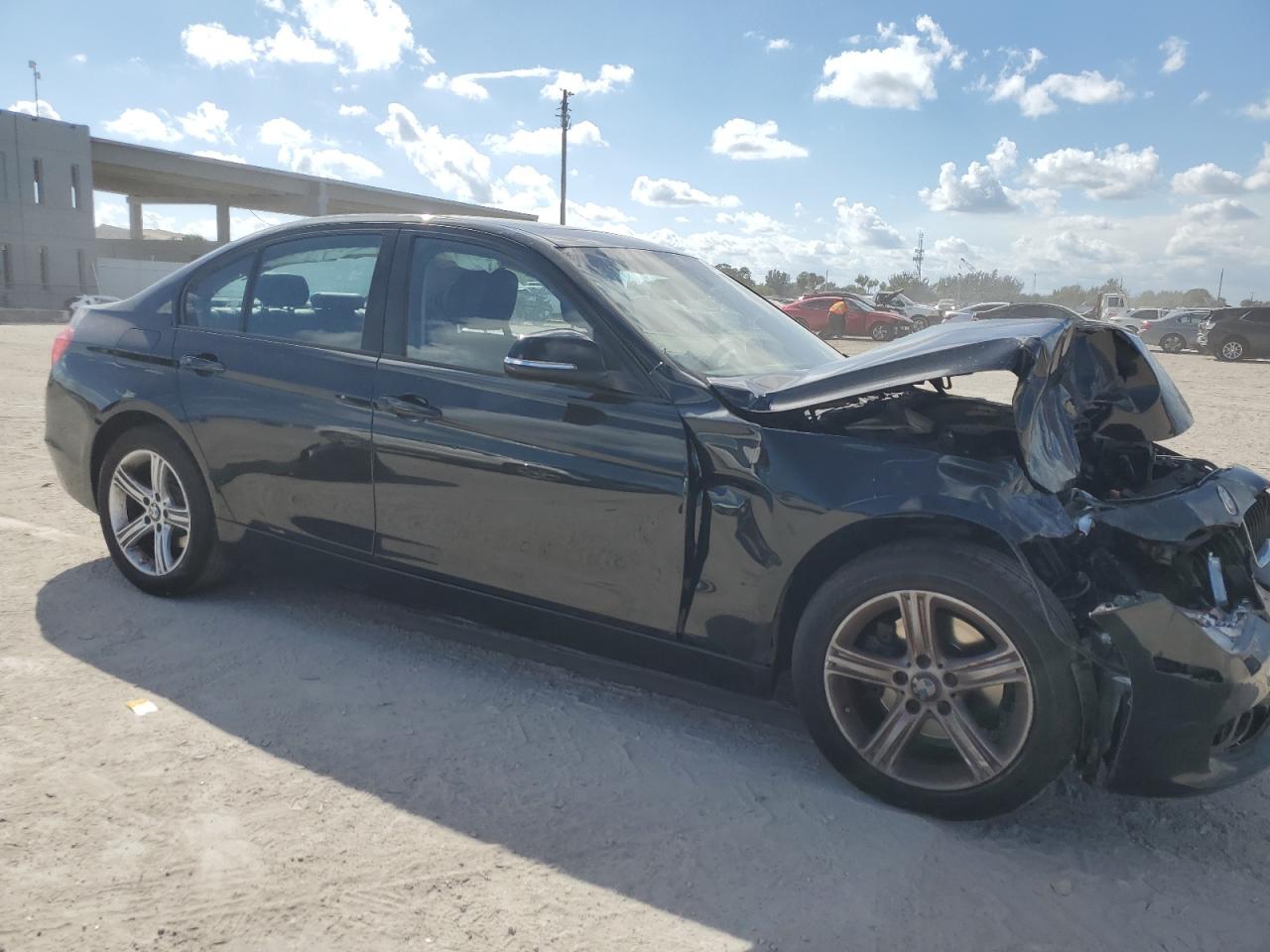 2015 BMW 3er VIN WBA3B5G53FNS13250 Copart auction photo, front end / minor dent/scratches damage thumbnail 4