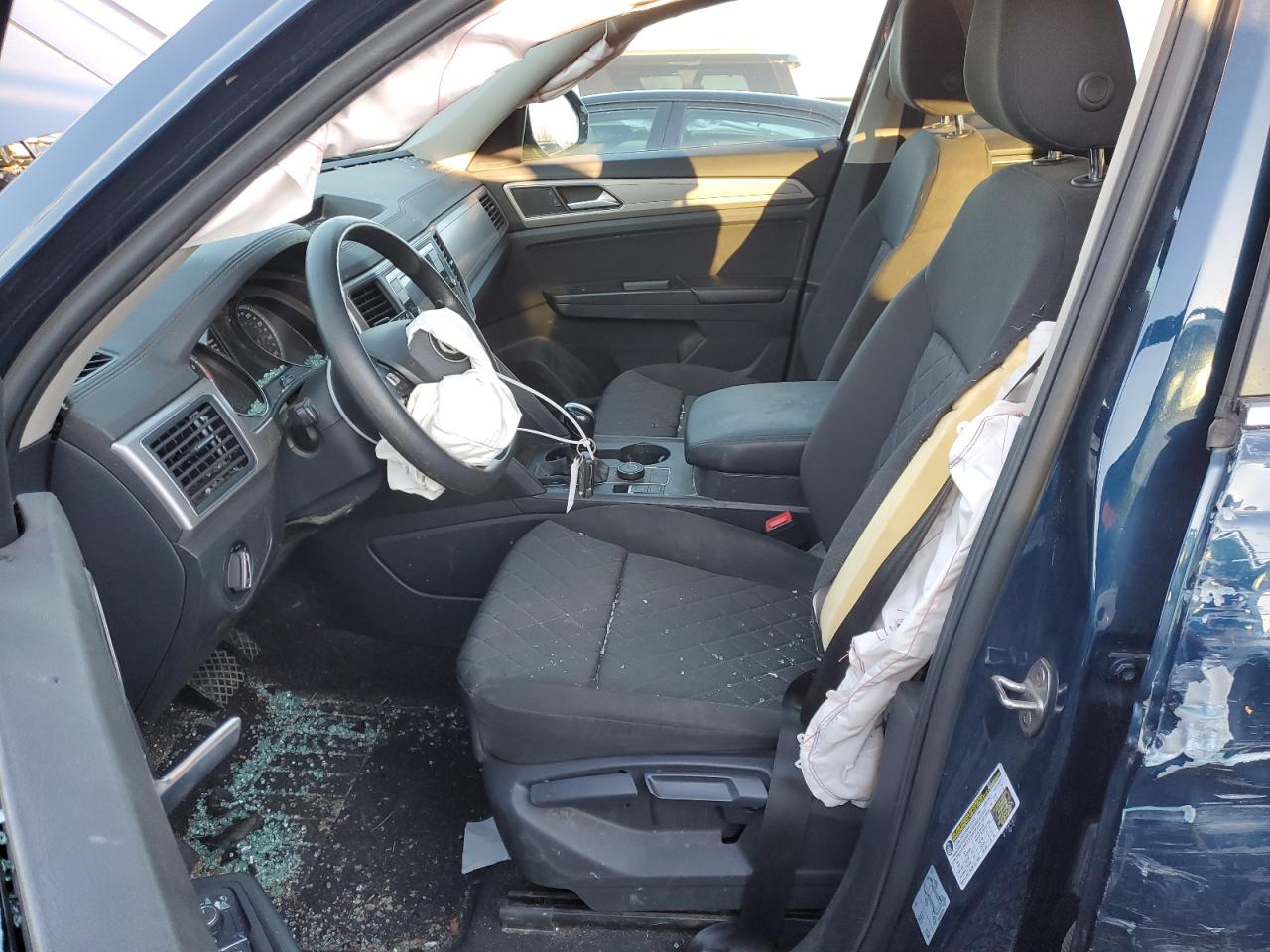 2019 Volkswagen Atlas VIN 1V2GR2CA7KC606240 Copart auction photo, front end / side damage thumbnail 7