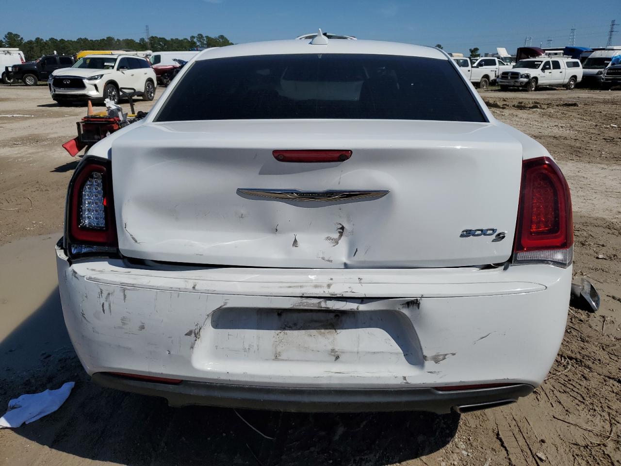 2019 Chrysler 300 VIN 2C3CCABG1KH654061 Copart auction photo, front end / rear end damage thumbnail 6