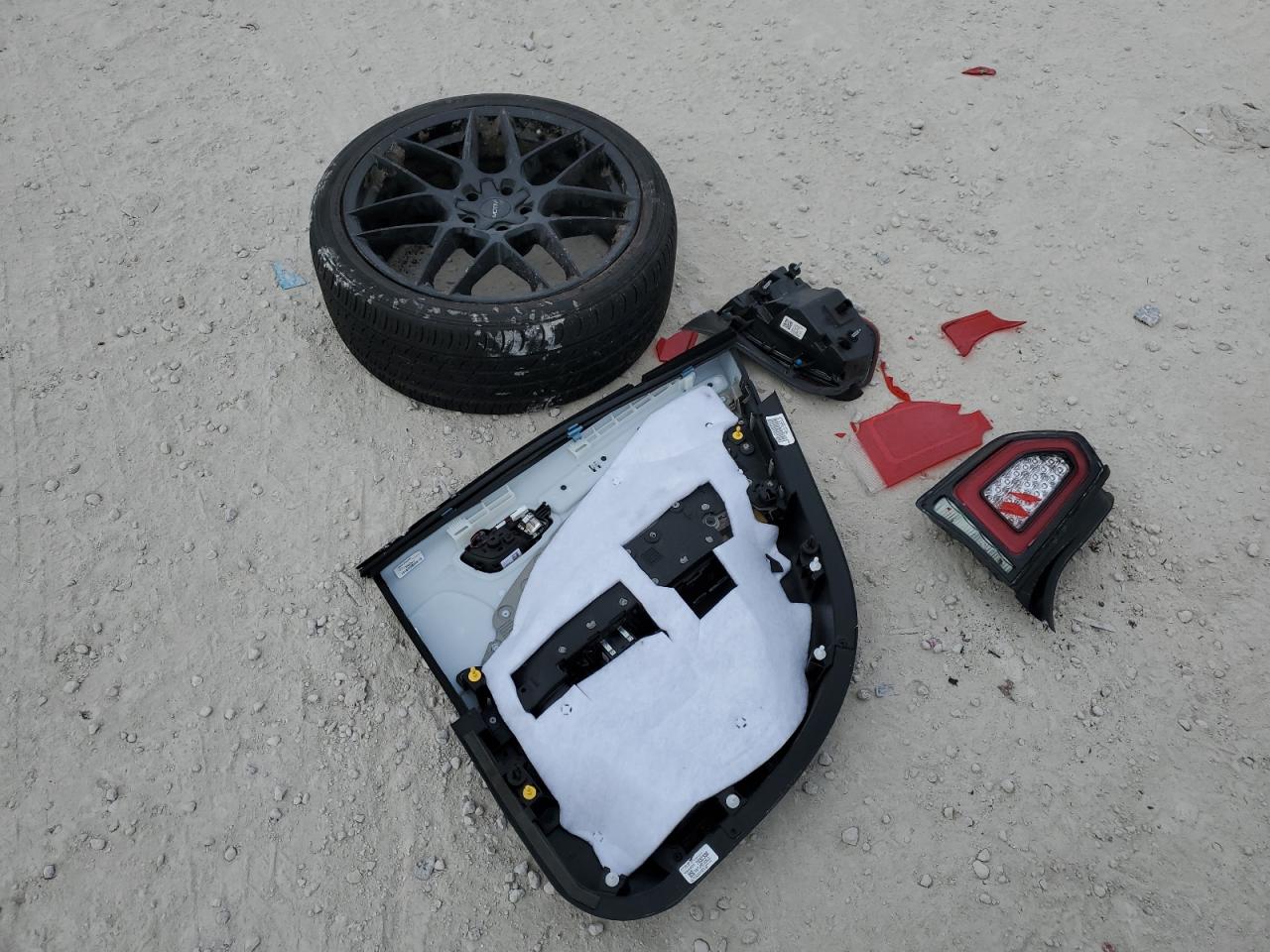 2019 Chrysler 300 VIN 2C3CCAGG2KH632093 Copart auction photo, side / rear end damage thumbnail 12