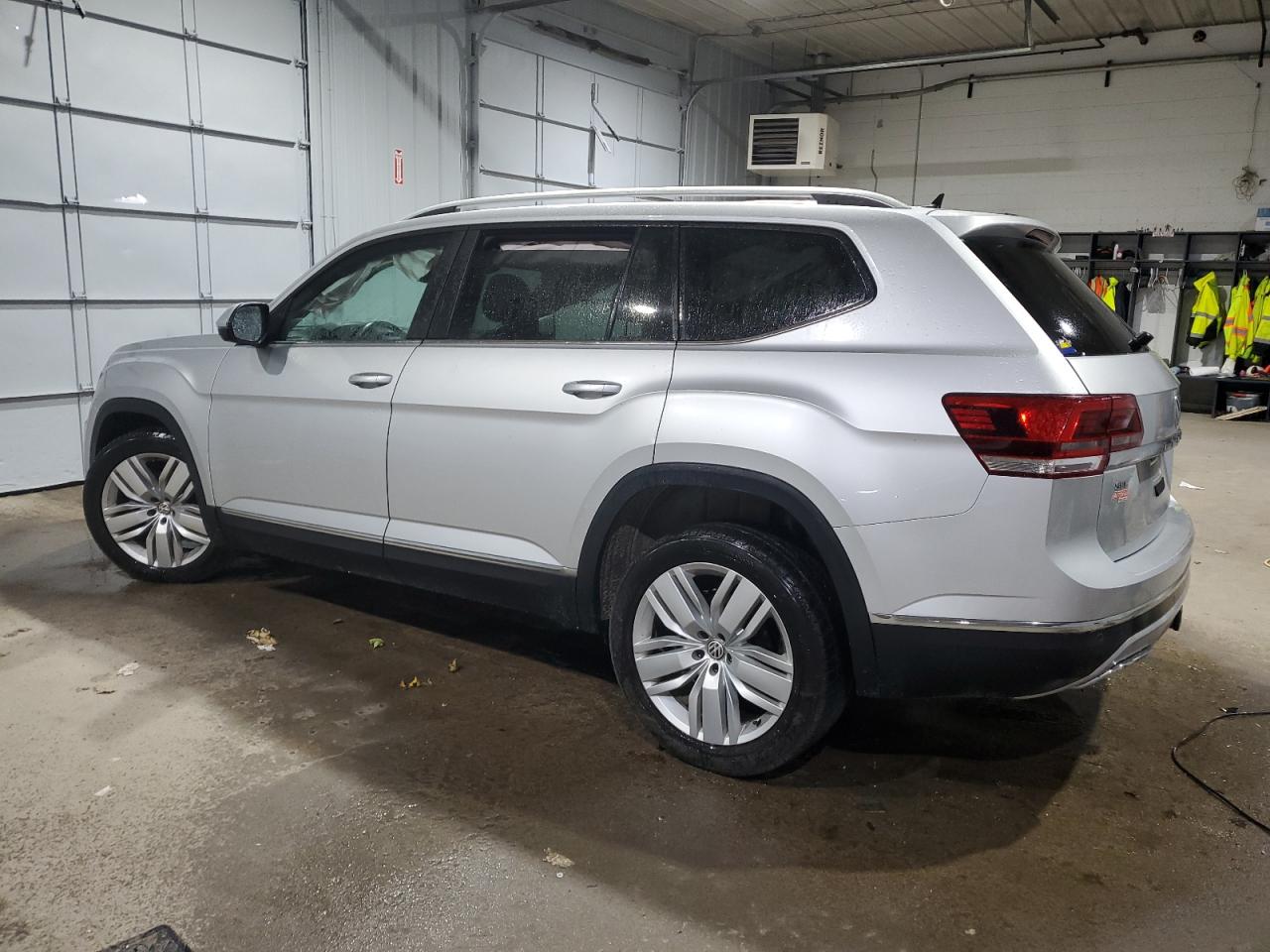 2019 Volkswagen Atlas VIN 1V2MR2CAXKC605196 Copart auction photo, side / minor dent/scratches damage thumbnail 2
