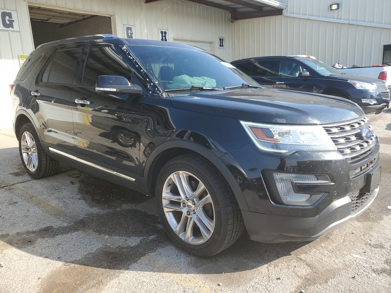 2017 Ford Explorer VIN 1FM5K8F88HGA38764 Copart auction photo, front end damage thumbnail 4