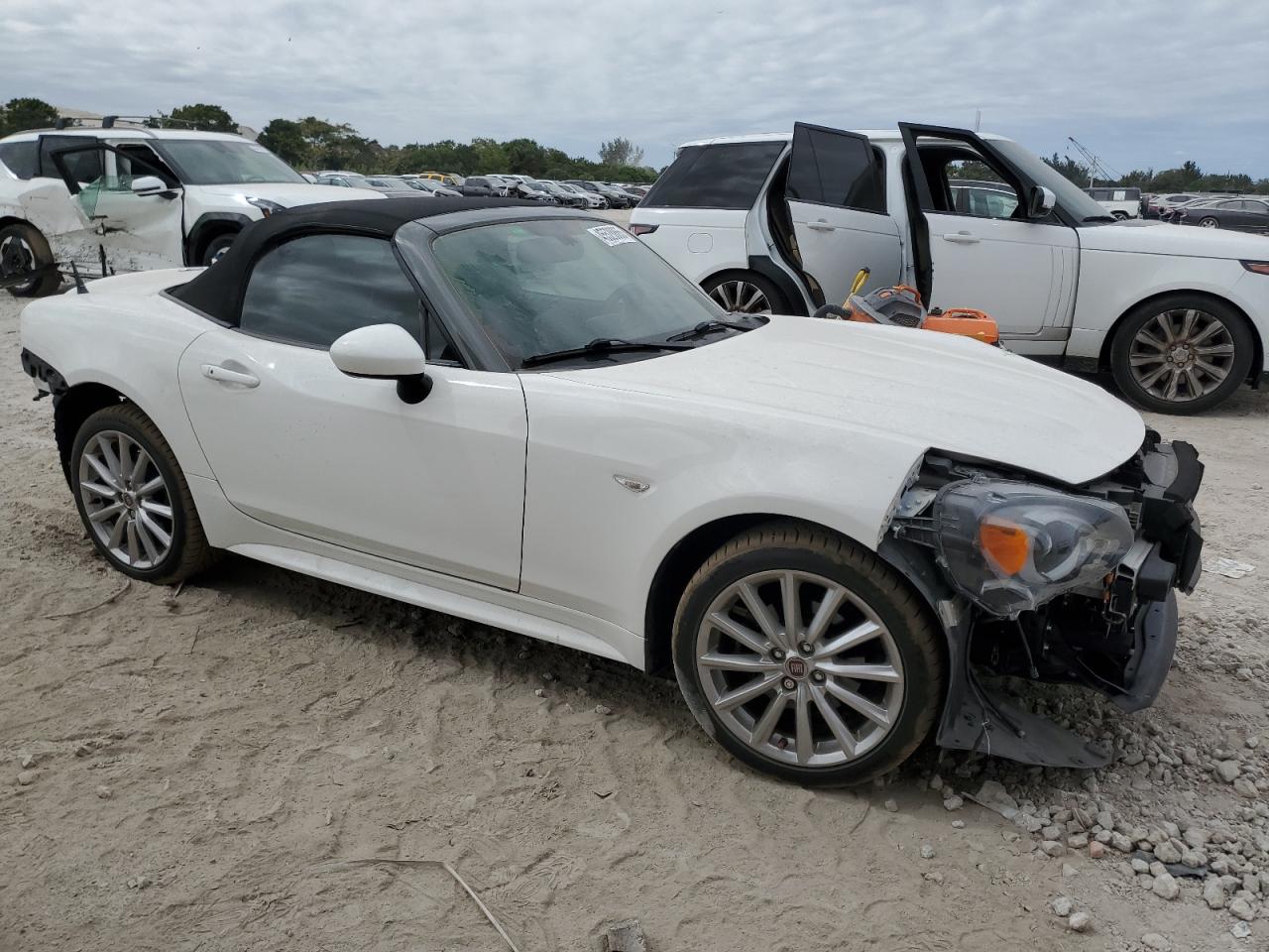 2020 Fiat 124 Spider VIN JC1NFAEK9L0143941 Copart auction photo, front end / minor dent/scratches damage thumbnail 4